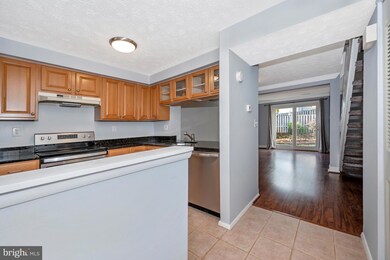 12500 Laurel Grove Place, Germantown, MD 20874 - photo 4