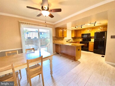 2982 Mission Square Dr, Fairfax, VA 22031 - photo 3