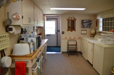 Pantry / Laundry