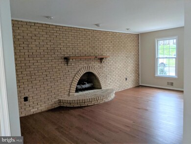 4850 Slatestone Ct, Fairfax, VA 22030 - photo 4