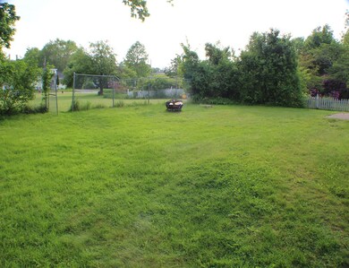 37 Goodwin St unit Room, Bridgewater, MA 02324 - photo 2