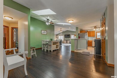 201 W Delavan St, New Holland, IL 62671 - photo 7