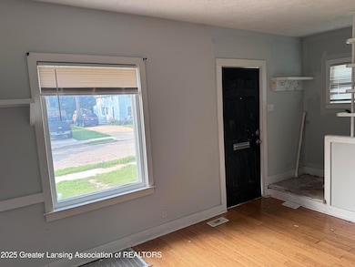 1422 Redwood St, Lansing, MI 48915 - photo 5