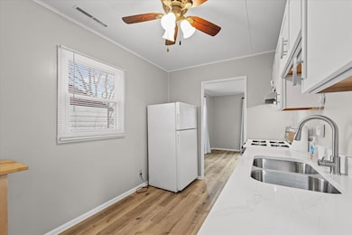 709 E Michigan Ave, Urbana, IL 61801 - photo 7