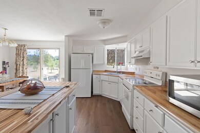 427 Connie Ln, Merlin, OR 97532 - photo 3