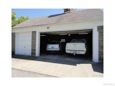 Garage.