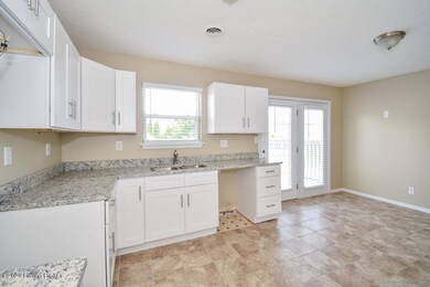 P2791089-04-Kitchen-596607