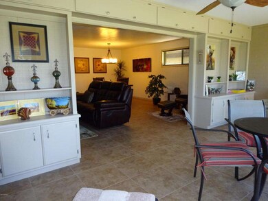 7 FAMILY RM OPEN TO LIVING RM