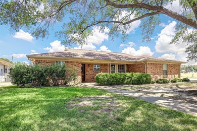 8417 Hillcrest Ct, North Richland Hills, TX 76182 - photo 3