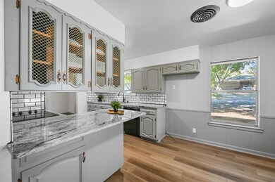 1312 Elmwood St, Gainesville, TX 76240 - photo 5