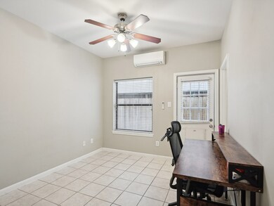 4411 Koehler St unit D, Houston, TX 77007 - photo 4