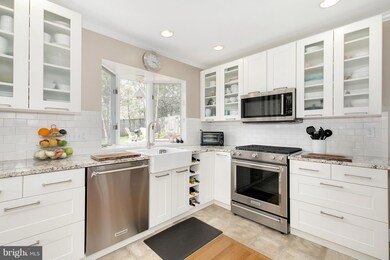 6204 Dunrobbin Dr, Bethesda, MD 20816 - photo 7