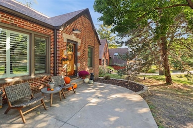 225 51st St, Des Moines, IA 50312 - photo 2