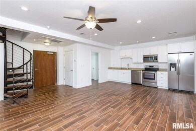 1101 W 9th St, Davenport, IA 52804 - photo 4