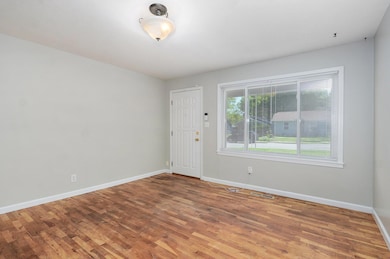 921 S Nettleton Ave-22