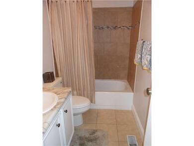 Full Bath. Generously sized full bath off the mast