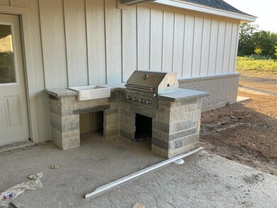 1088 Timber Hills Dr, Weatherford, TX 76087 - photo 2