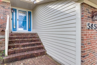 585 Cambridge Way, Bolingbrook, IL 60440 - photo 3