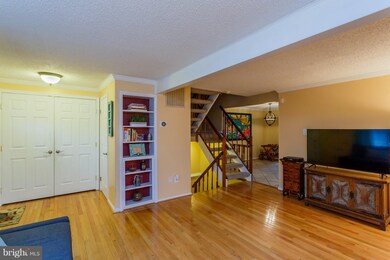 8675 Bent Arrow Ct, Springfield, VA 22153 - photo 4