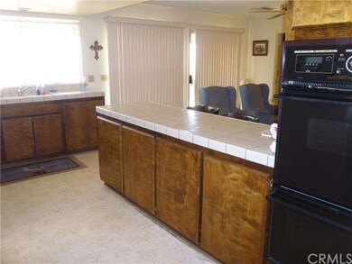 8061 Wesley Rd, Joshua Tree, CA 92252 - photo 5