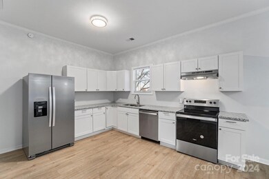 549 Monroe St, Statesville, NC 28677 - photo 4