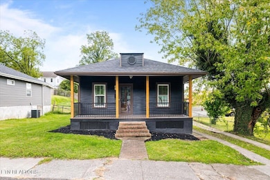 306 E Walden St, La Follette, TN 37766 - photo 2