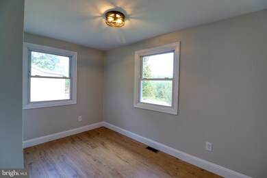 14789 Senedo Rd, Edinburg, VA 22824 - photo 5