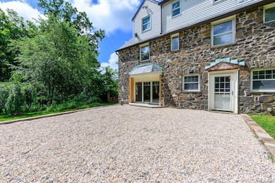 New pea stone patio!