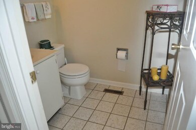 507 Chatterton Rd, Lutherville Timonium, MD 21093 - photo 3