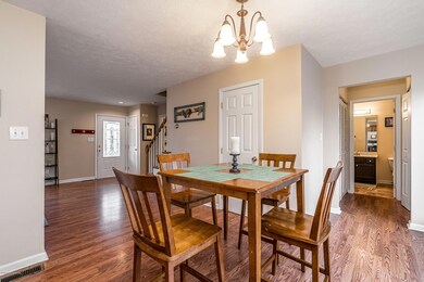 6806 Currington Circle-25