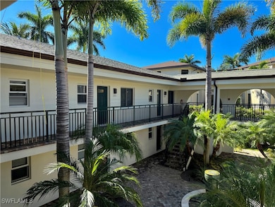 960 7th St S unit 202, Naples, FL 34102 - photo 3