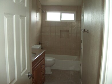 Hallway bath HPIM4285