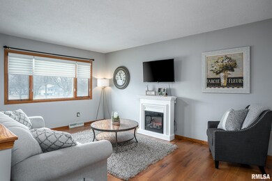 2806 E 35th St, Davenport, IA 52807 - photo 7