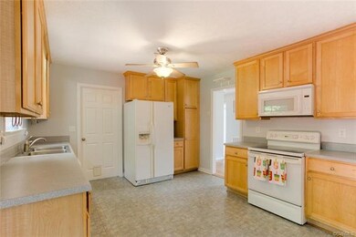Double stainless sink - ceiling fan - vinyl compli