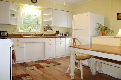 Beautiful and bright kitchen with newer appliances