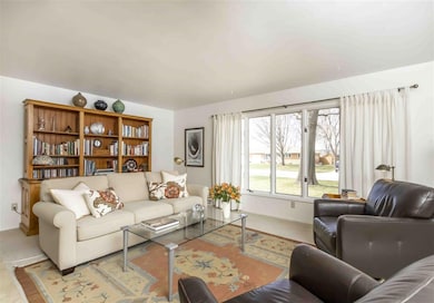 4204 Crestview Dr, Cedar Falls, IA 50613 - photo 4