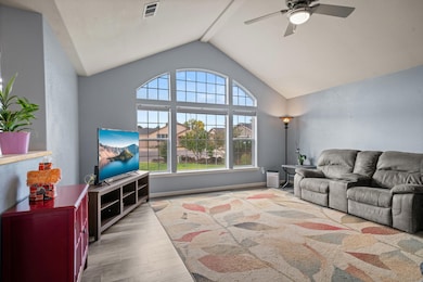 570 Bachand Cir, Central Point, OR 97502 - photo 2