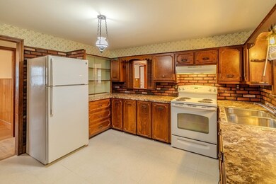 165 Arnold St, South Dartmouth, MA 02748 - photo 2