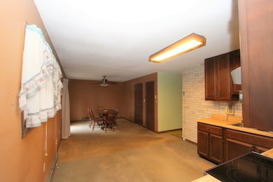 8105 Lawrence Rd, Harvard, IL 60033 - photo 3