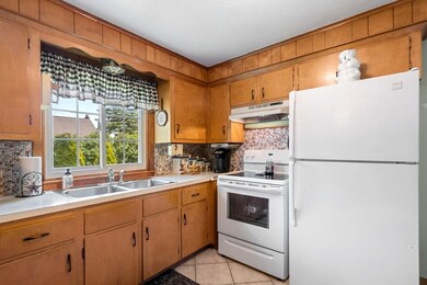 15 Sycamore Ave, Attleboro, MA 02703 - photo 5