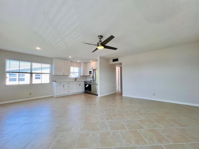 152 Chatham G, West Palm Beach, FL 33417 - photo 2