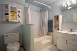 bathroom main floor
