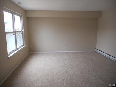 43 Eisenhower Cir, Whitehall, PA 18052 - photo 2