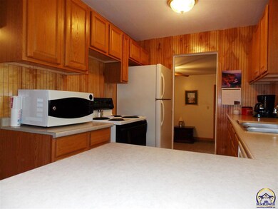 3325 SW Plass Ave, Topeka, KS 66611 - photo 5