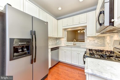 1728 Kingsgate Ct, Alexandria, VA 22302 - photo 5