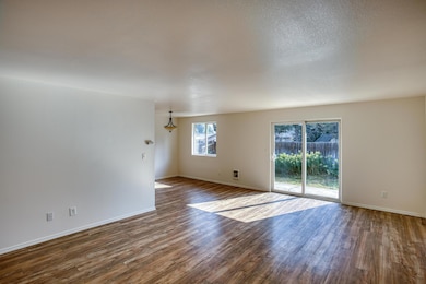 1626 SW 27th St, Redmond, OR 97756 - photo 3