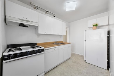 221-23 67th Ave unit A, Oakland Gardens, NY 11364 - photo 3