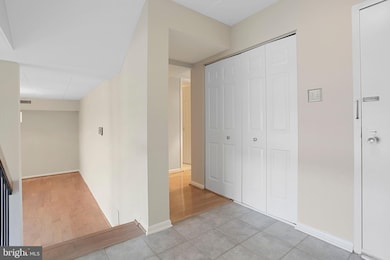 112 Roberts Ln unit 201, Alexandria, VA 22314 - photo 3