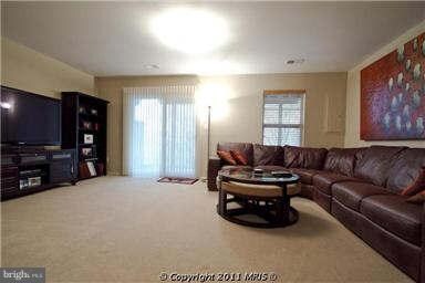 13410 Burrough Farm Dr, Herndon, VA 20171 - photo 2