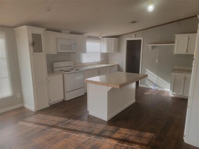 180 Lelon Ln, Springtown, TX 76082 - photo 5